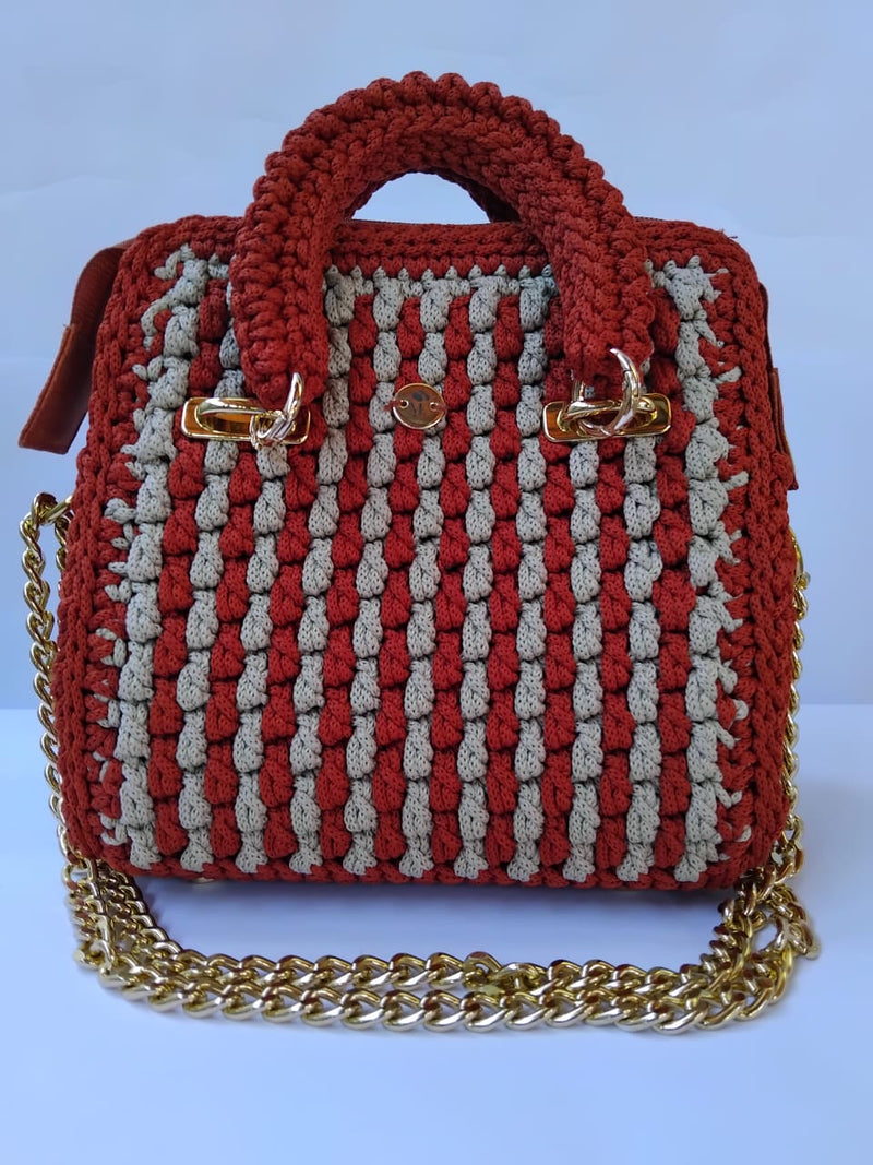Bolsa Artesanal em Fio de Poliéster Terracota e Areia com Forro Impermeável e Alça de Corrente