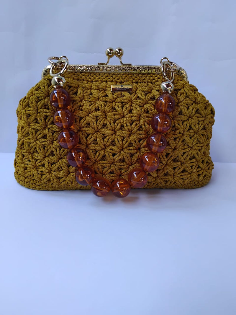 Bolsa Artesanal em Fio de Poliéster Mostarda com Forro Impermeável e Alças em Resina e Corrente Dourada